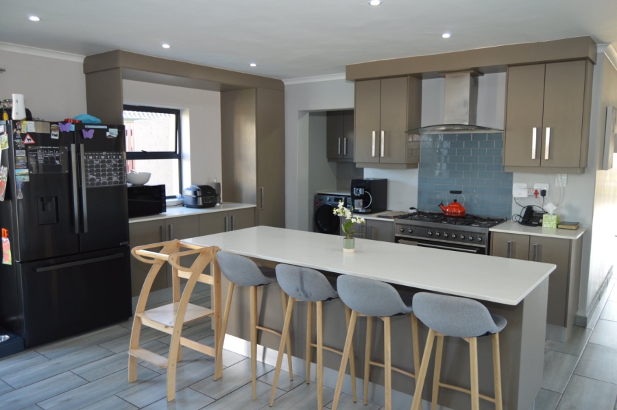 4 Bedroom Property for Sale in Blue Mountain Village Western Cape